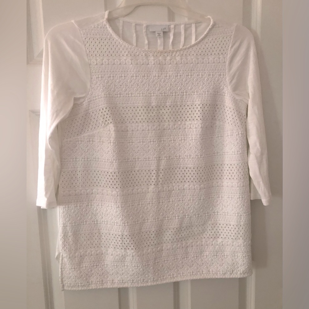 J Jill petite XS white top embroidered front pleated back 3/4 sleeve